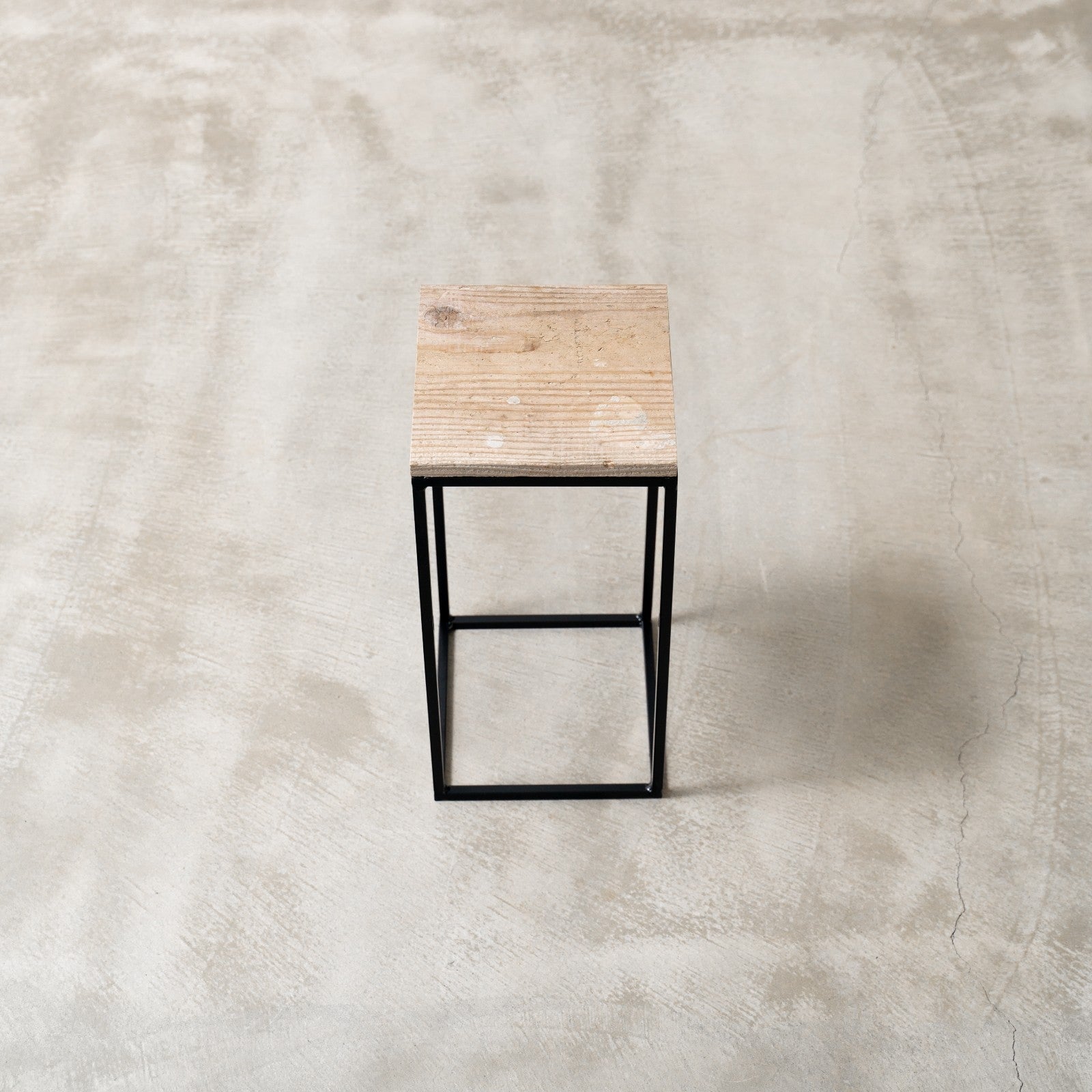 Planter stand, black color