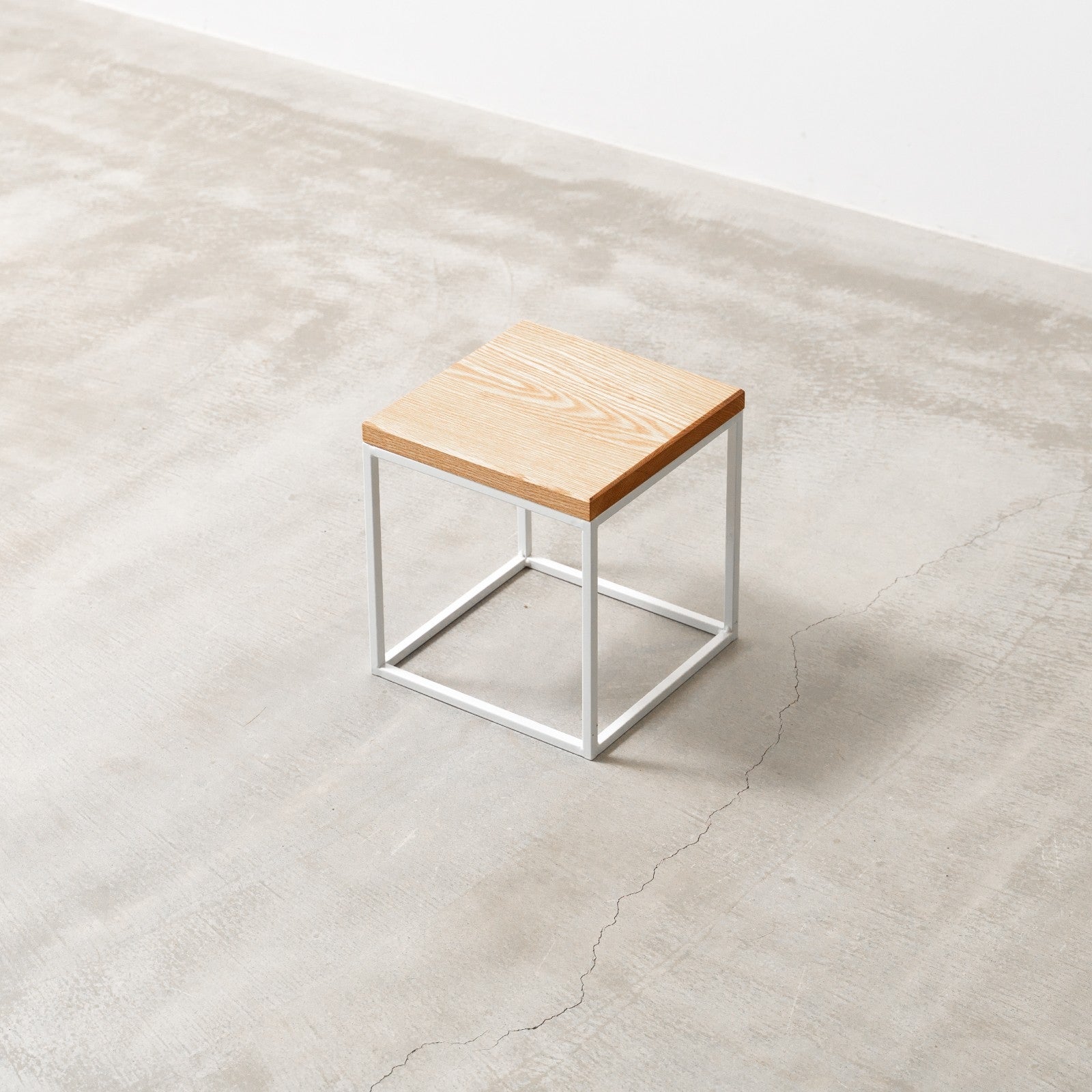 Planter stand, black color