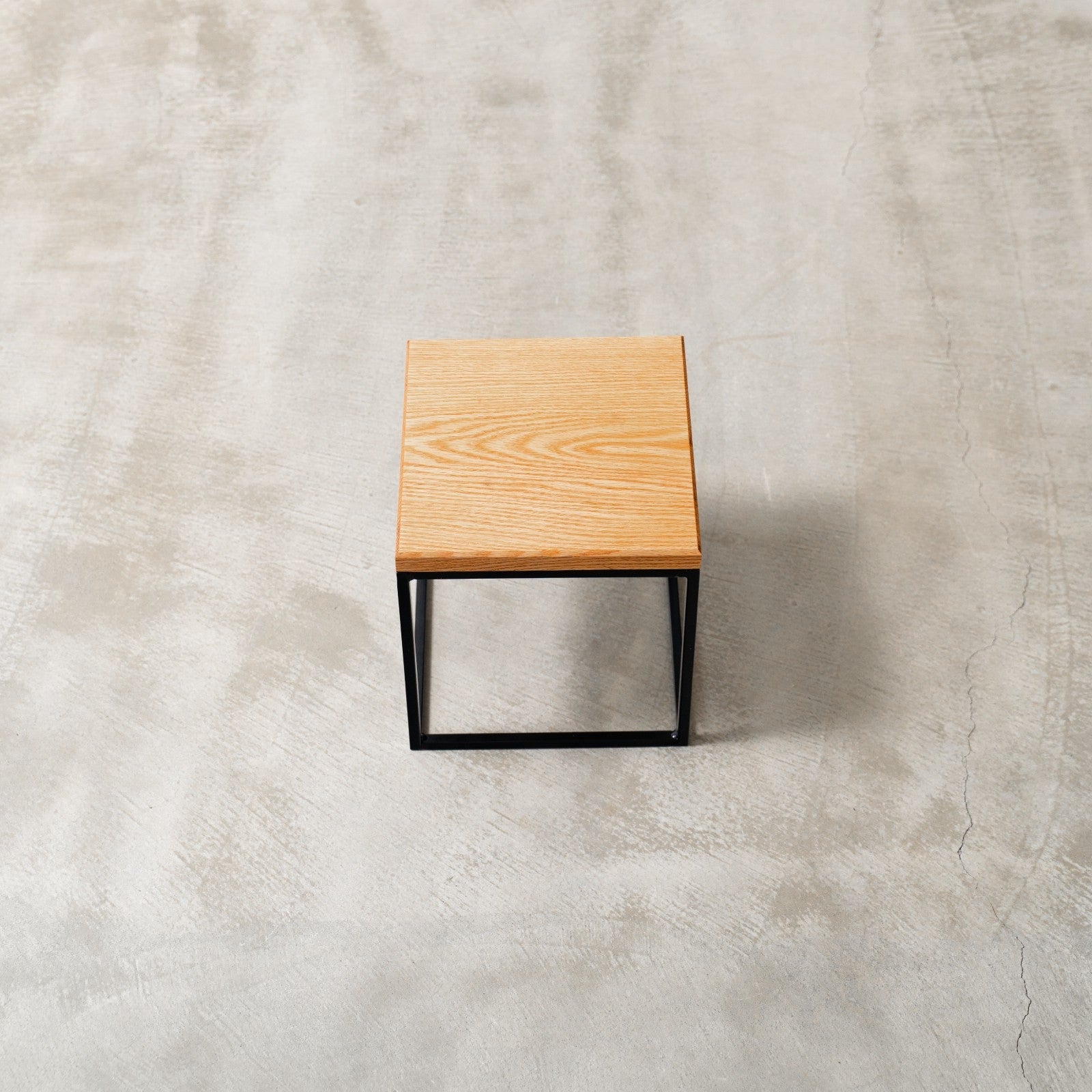 Planter stand, black color