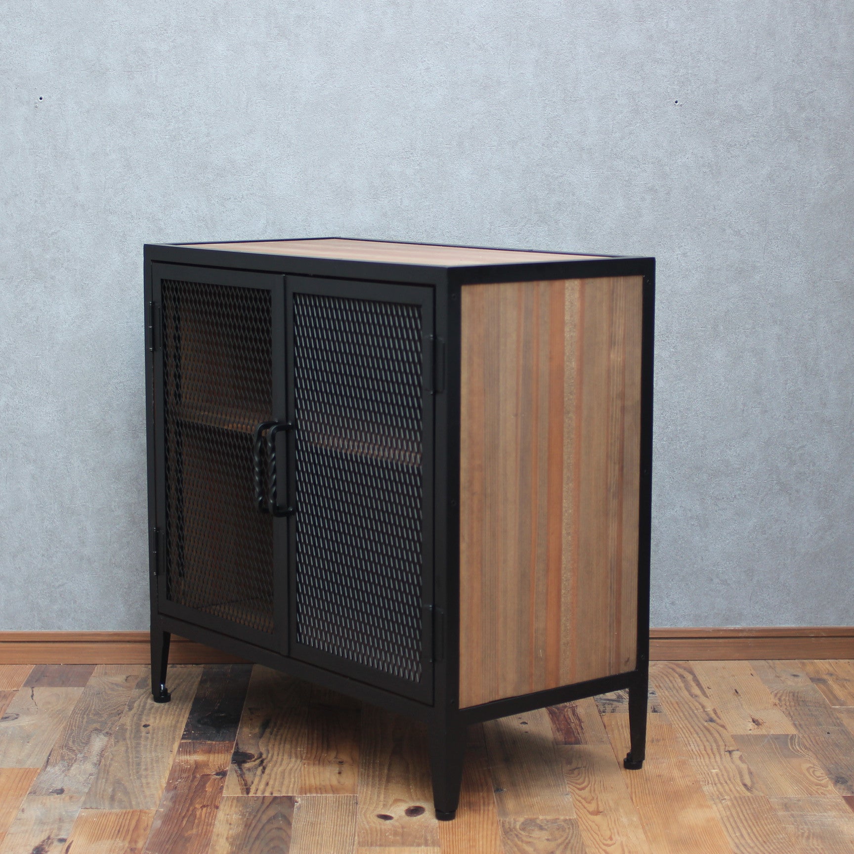 アイアンキャビネット