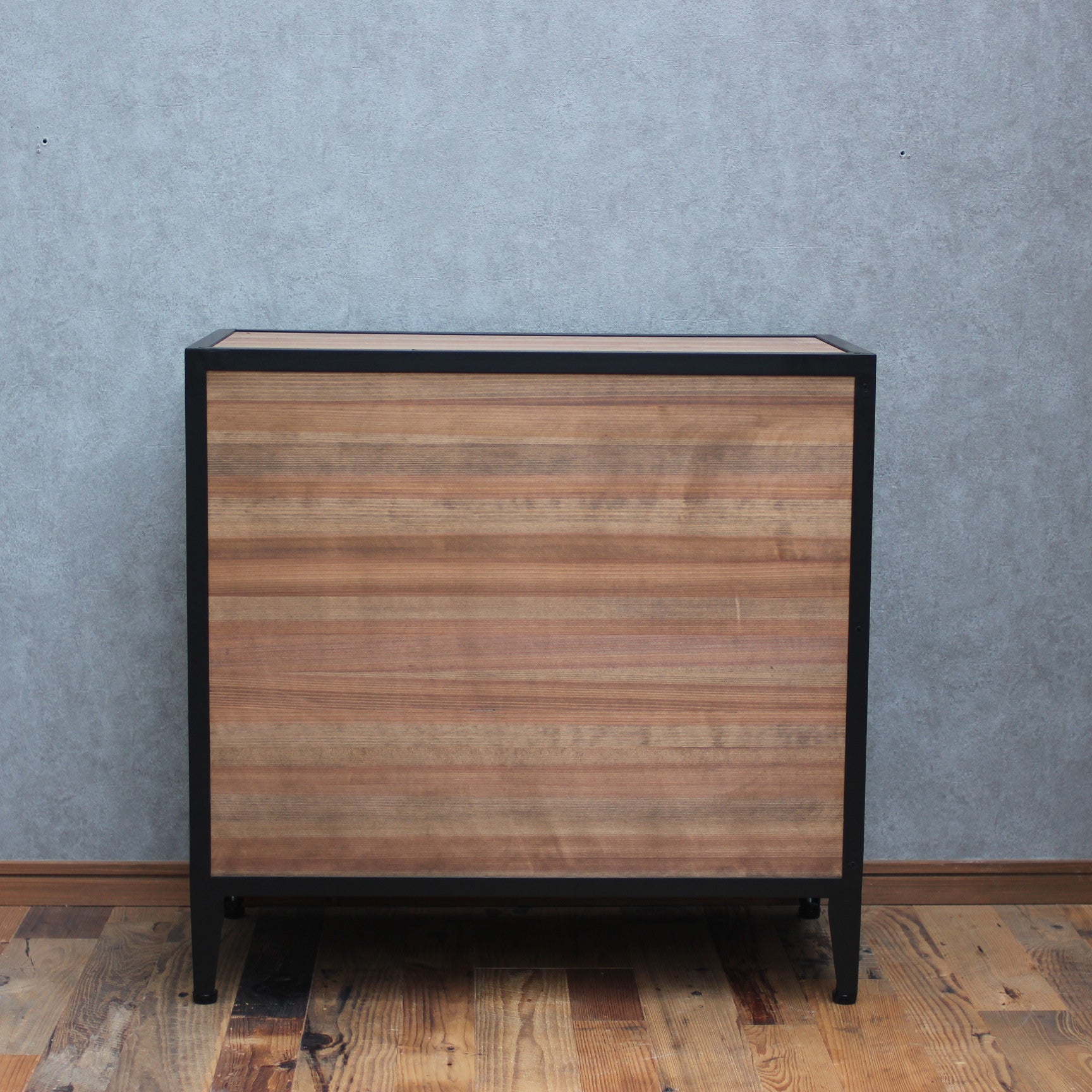 アイアンキャビネット