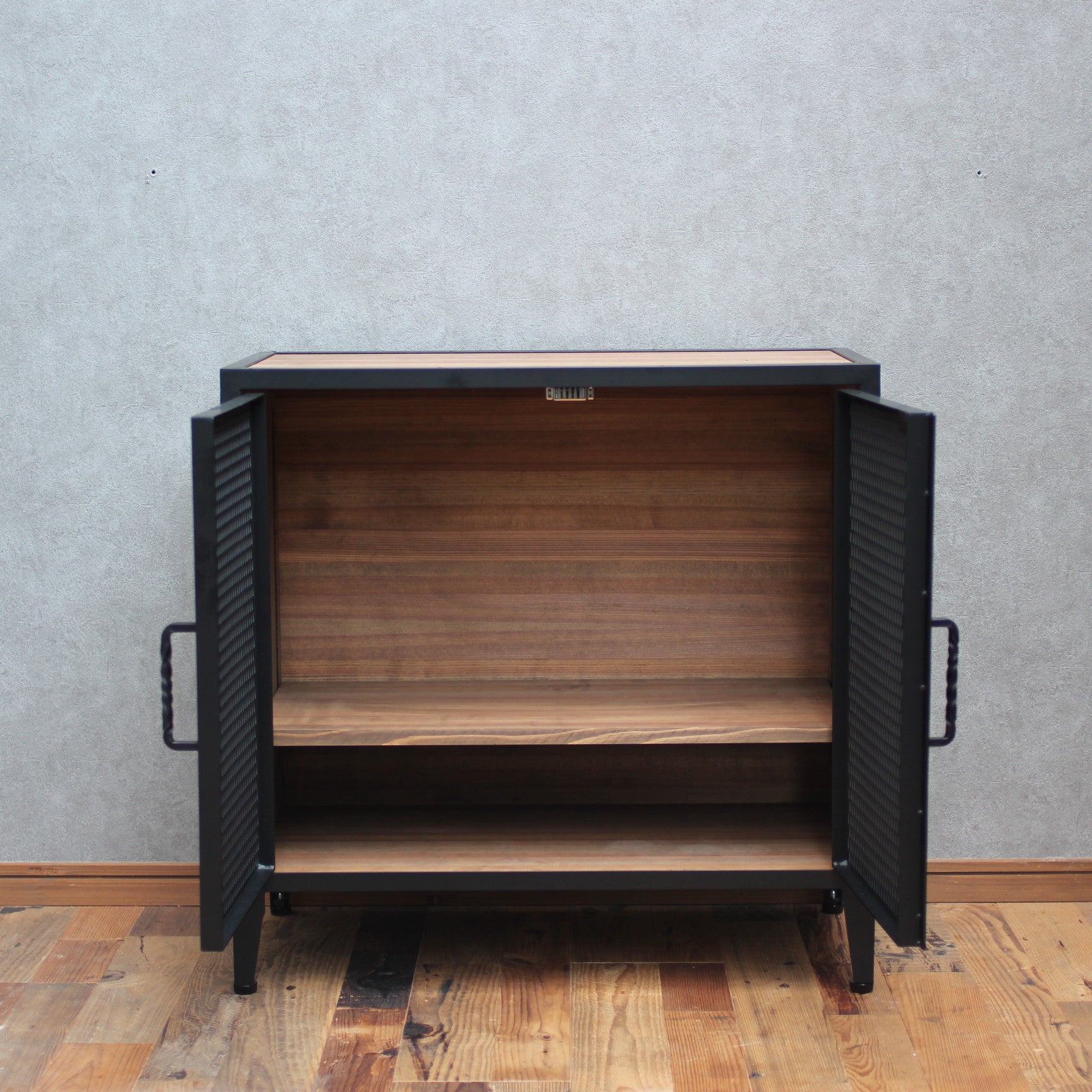 アイアンキャビネット