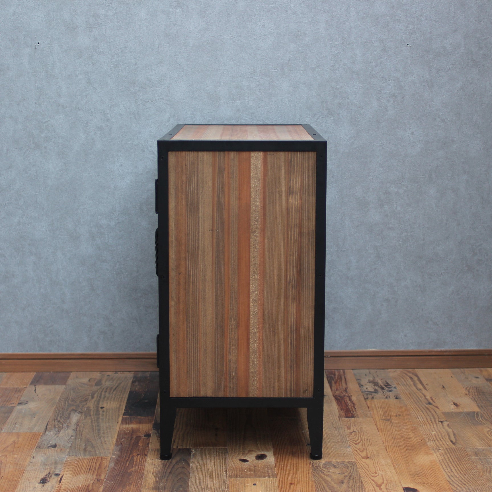 アイアンキャビネット