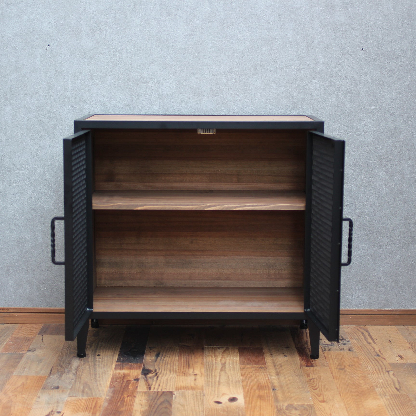 アイアンキャビネット